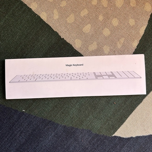 Apple Magic Keyboard with Numeric Key Pad - Picture 2 of 5